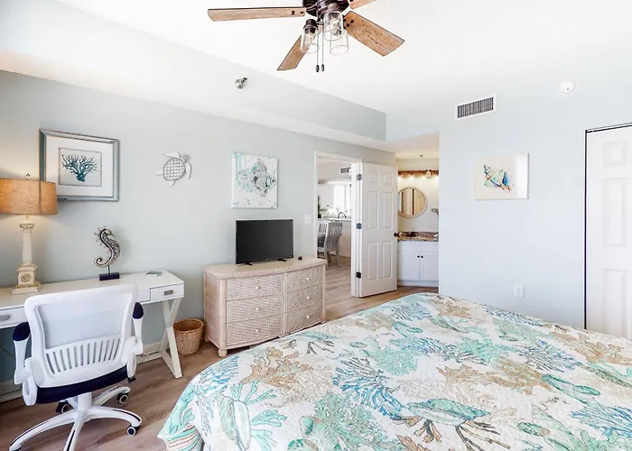The Club 806c Apartment *