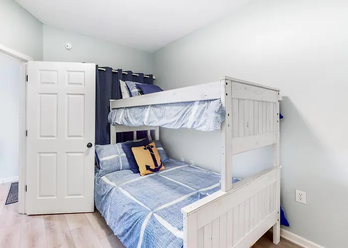 The Club 806c Apartment