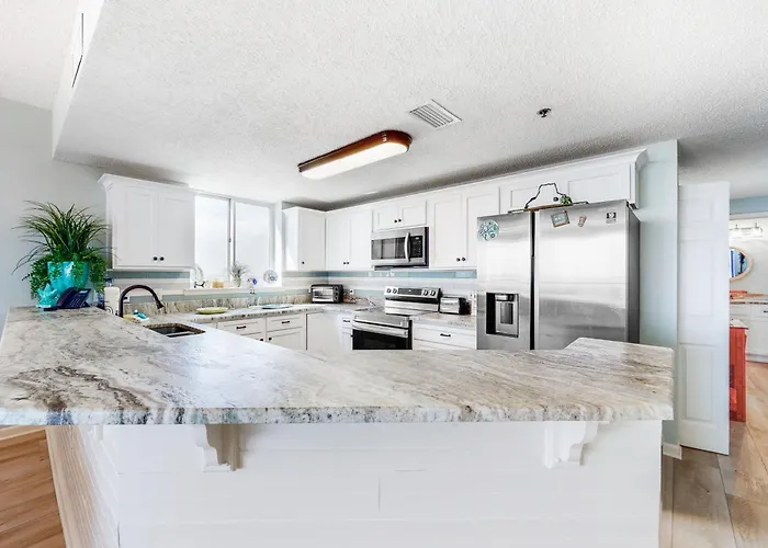 The Club 806c Apartment *